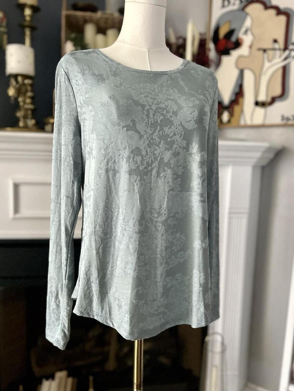 Simply Vera Light Blue Textured Long Sleeve Shirt Women’s Size Medium